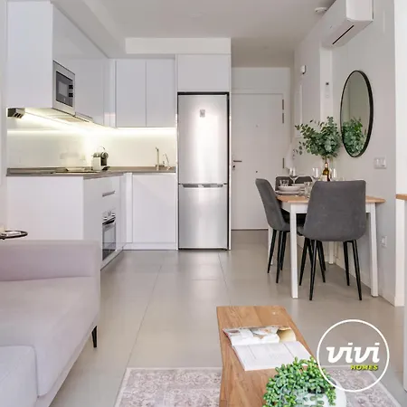 アパート Vivi Homes - Casa Ovi - Center - -terrace フエンヒロラ